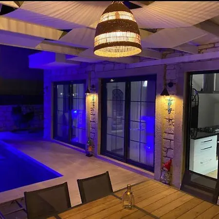 Alacati Ayn-i Ala Misafir Evi Tatil Evi *
